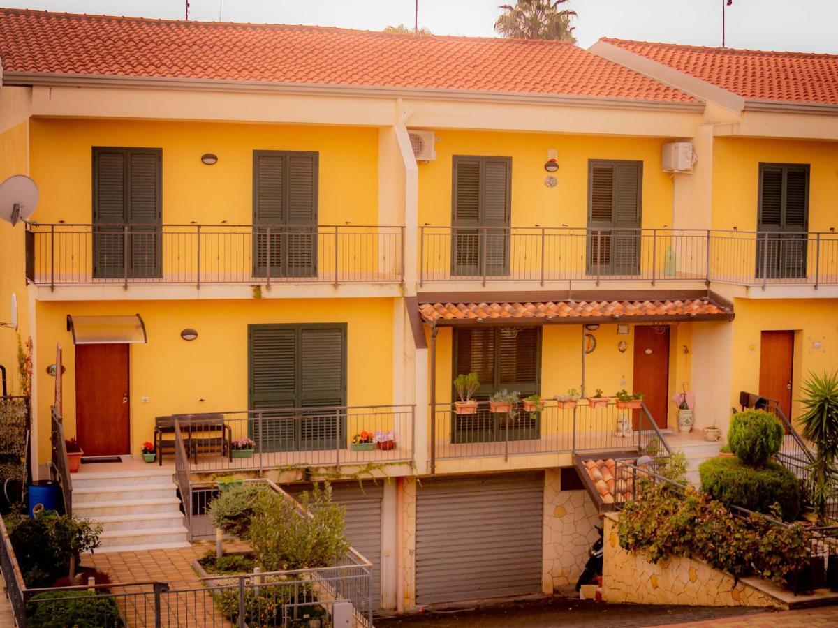 Bed & Breakfast Kalinka Bed & Breakfast Motta Sant' Anastasia Bagian luar foto